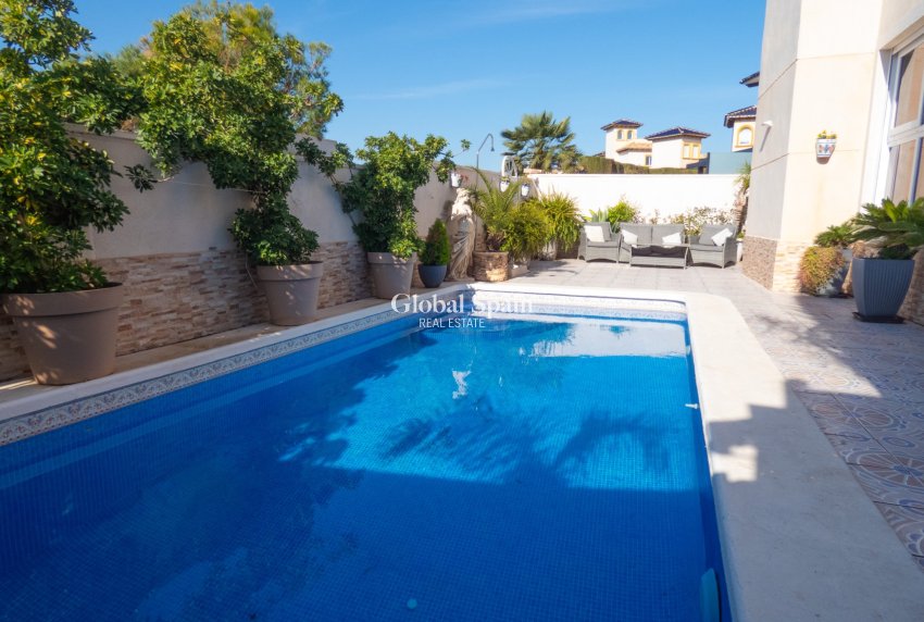 Revente - VILLA -
PLAYA FLAMENCA - Costa Blanca