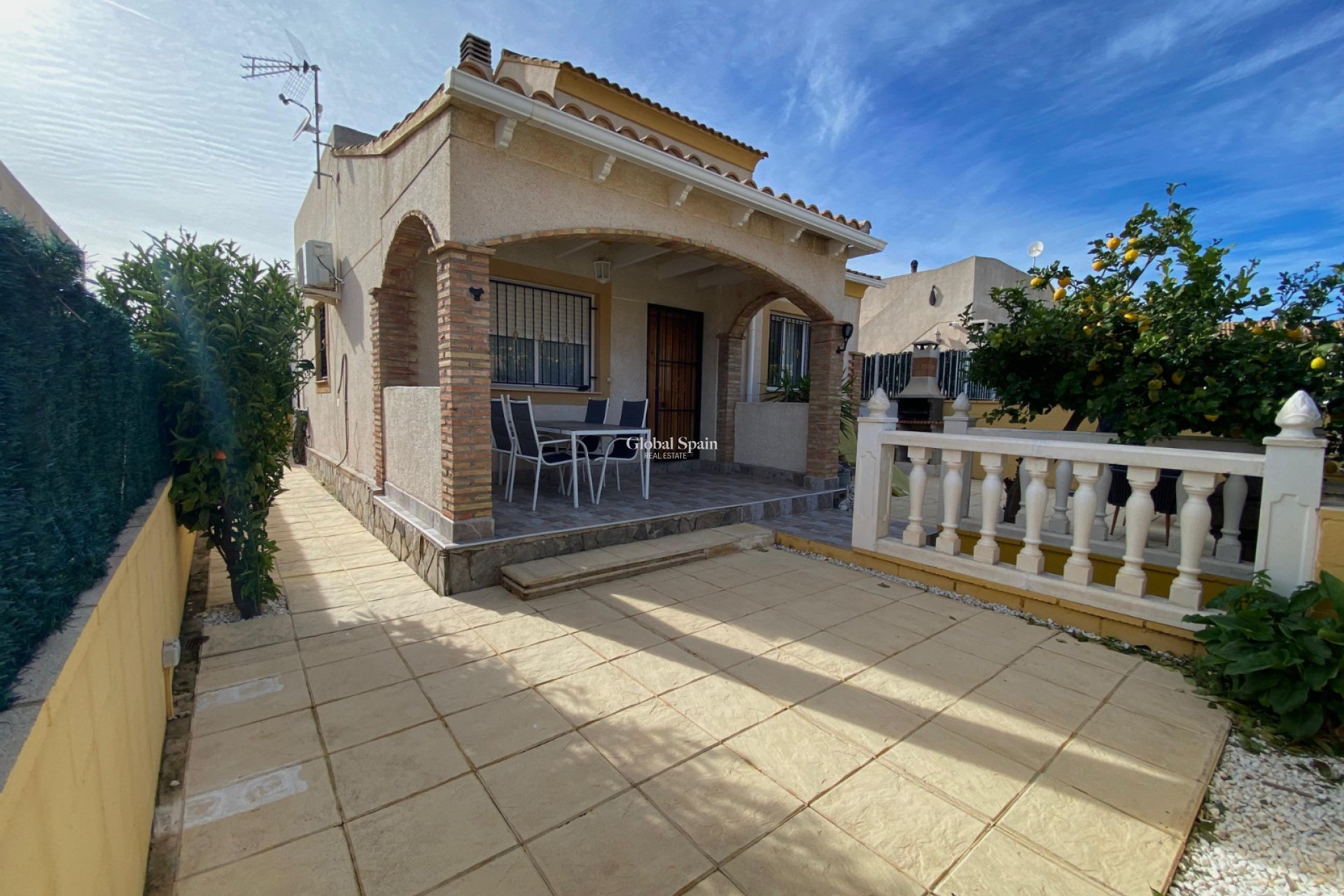 Revente - VILLA -
POLOP - Alberca