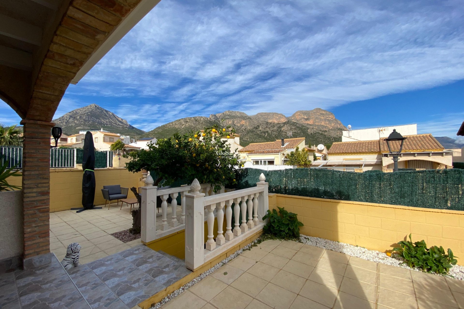 Revente - VILLA -
POLOP - Alberca