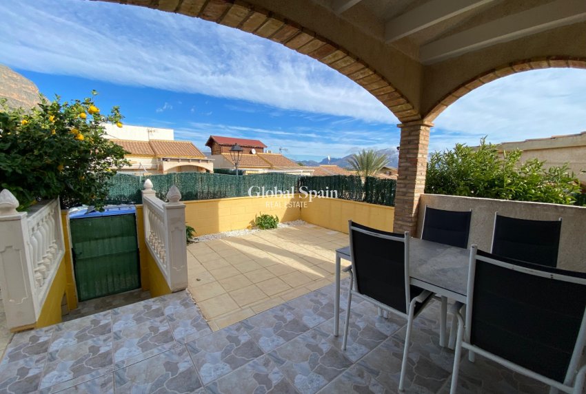 Revente - VILLA -
POLOP - Alberca