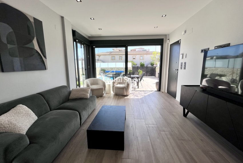 Revente - VILLA -
PUNTA PRIMA - Costa Blanca