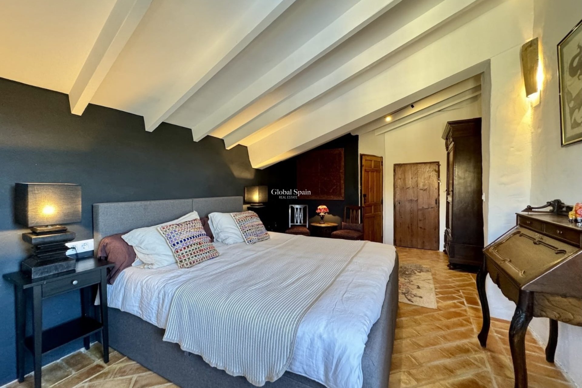 Revente - VILLA -
RELLEU - Inland