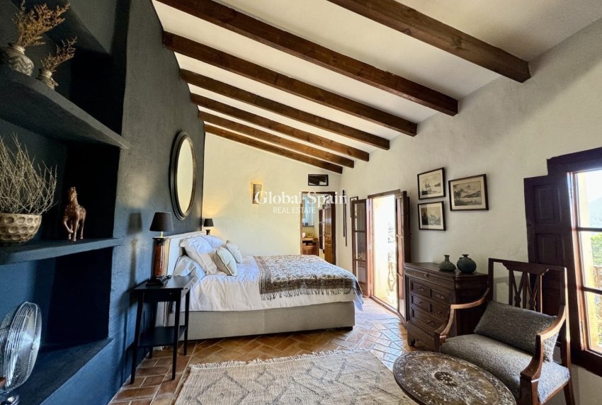 Revente - VILLA -
RELLEU - Inland