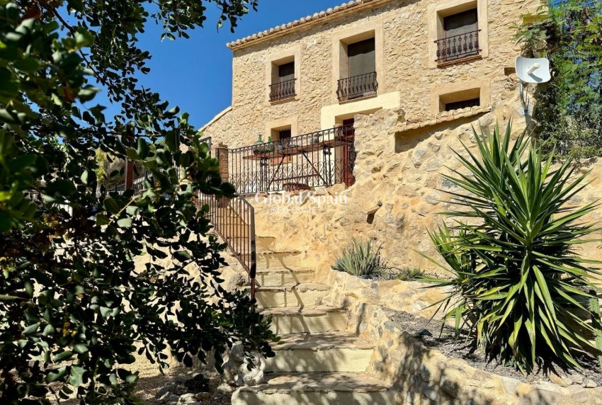 Revente - VILLA -
RELLEU - Inland