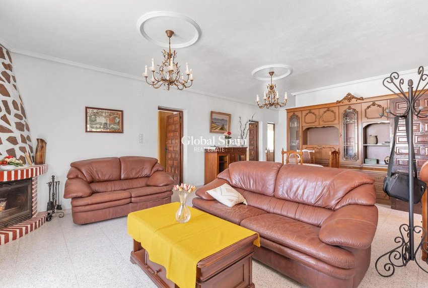 Revente - VILLA -
ROJALES - Centro de la Ciudad Quesada