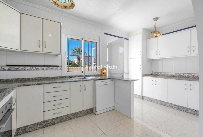 Revente - VILLA -
ROJALES - Inland