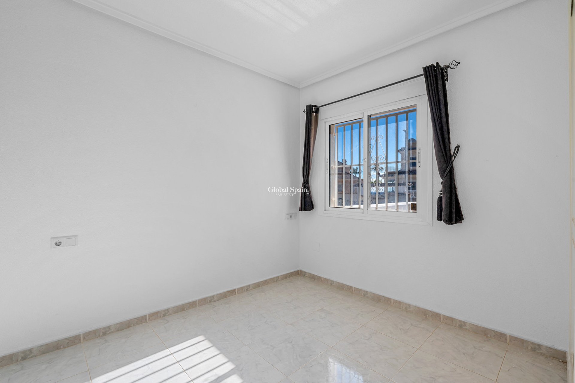 Revente - VILLA -
ROJALES - Inland