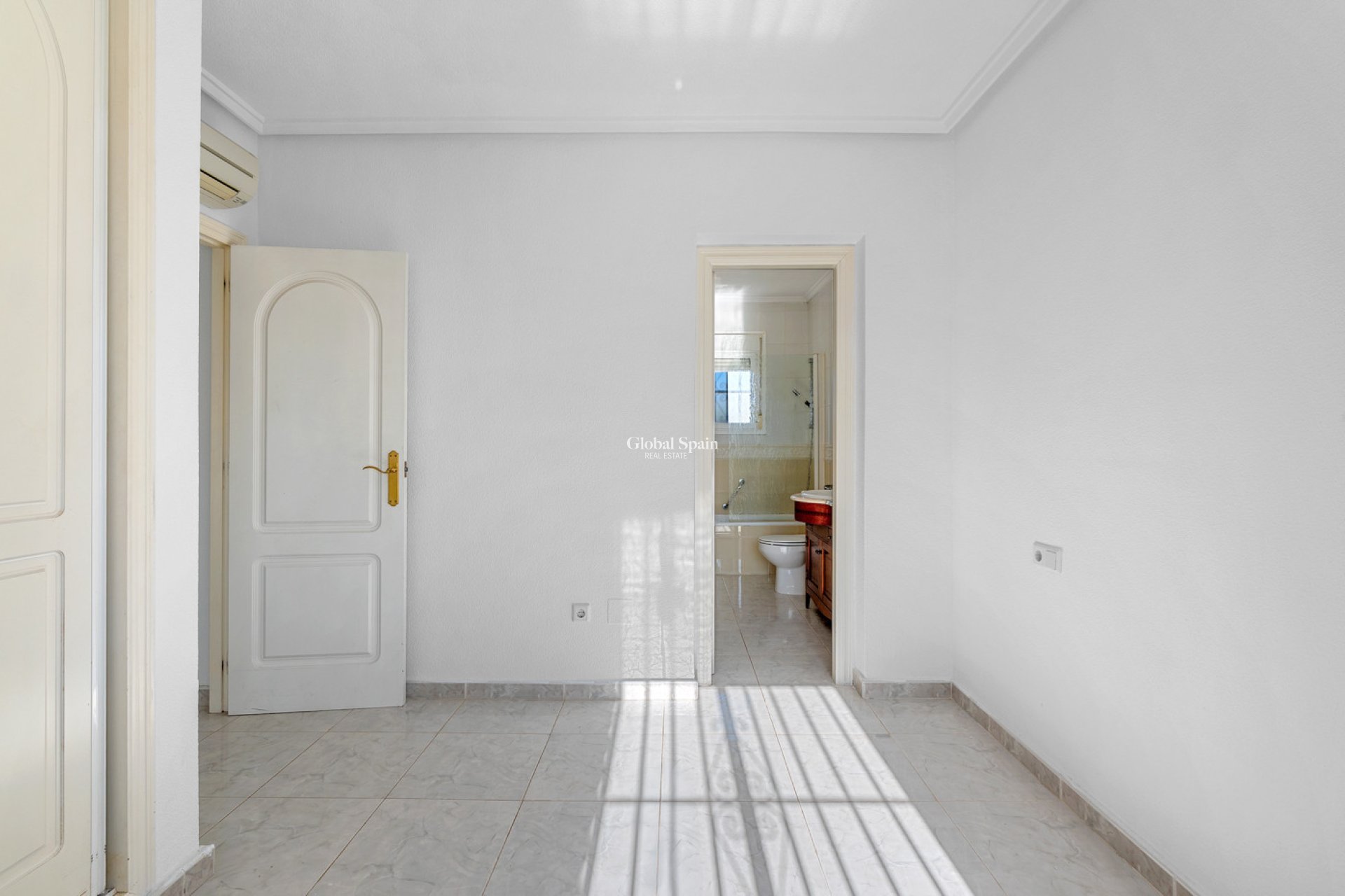 Revente - VILLA -
ROJALES - Inland