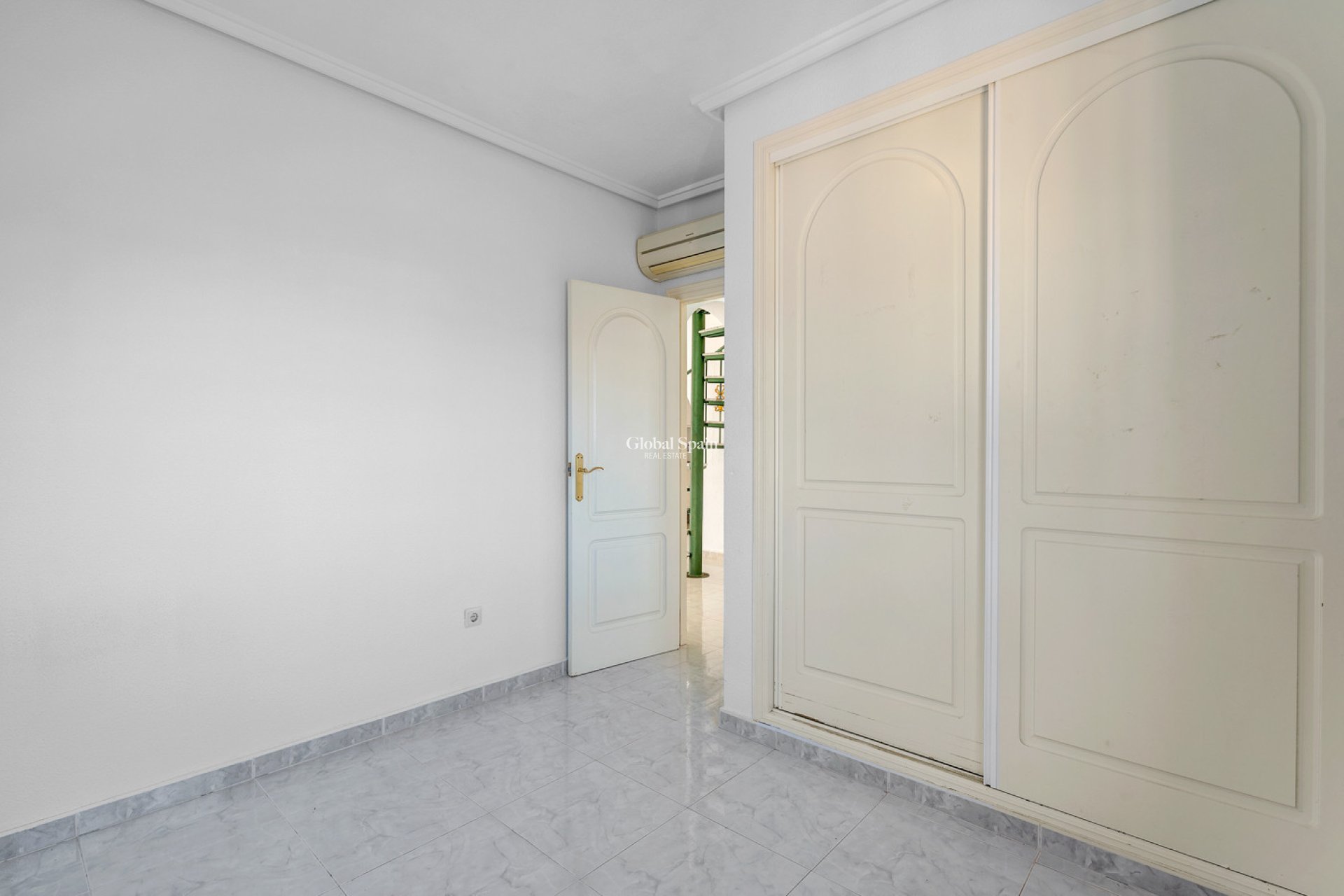 Revente - VILLA -
ROJALES - Inland