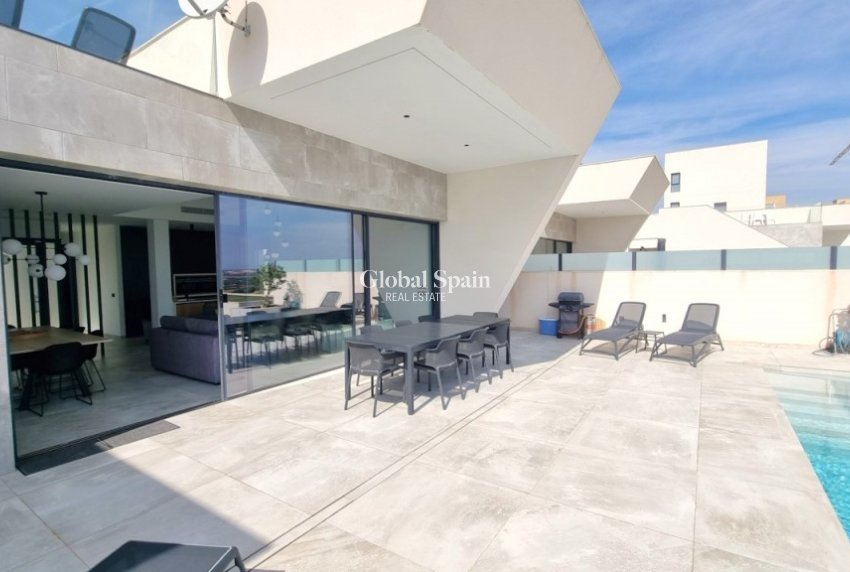 Revente - VILLA -
ROJALES - Inland