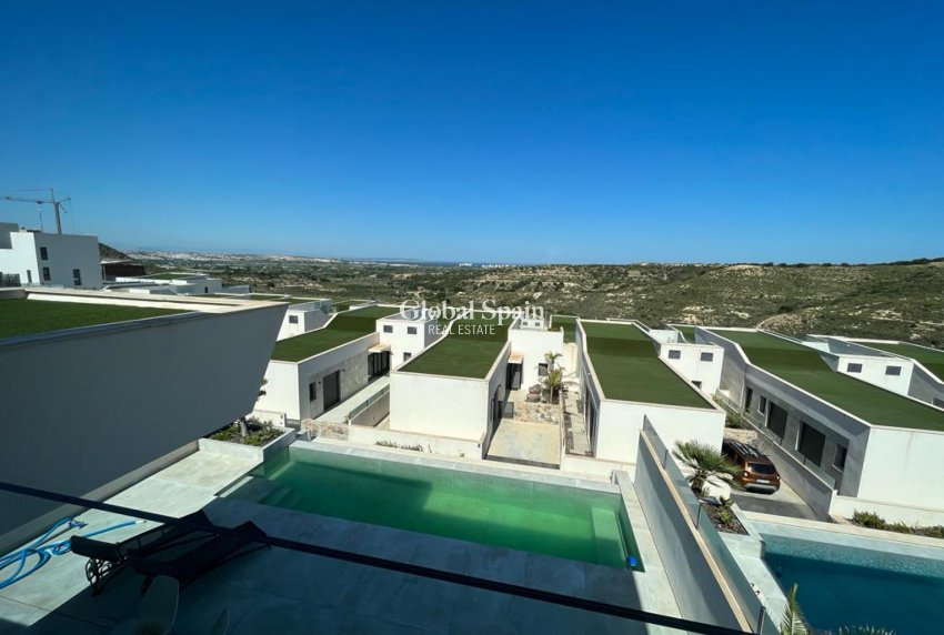 Revente - VILLA -
ROJALES - Inland