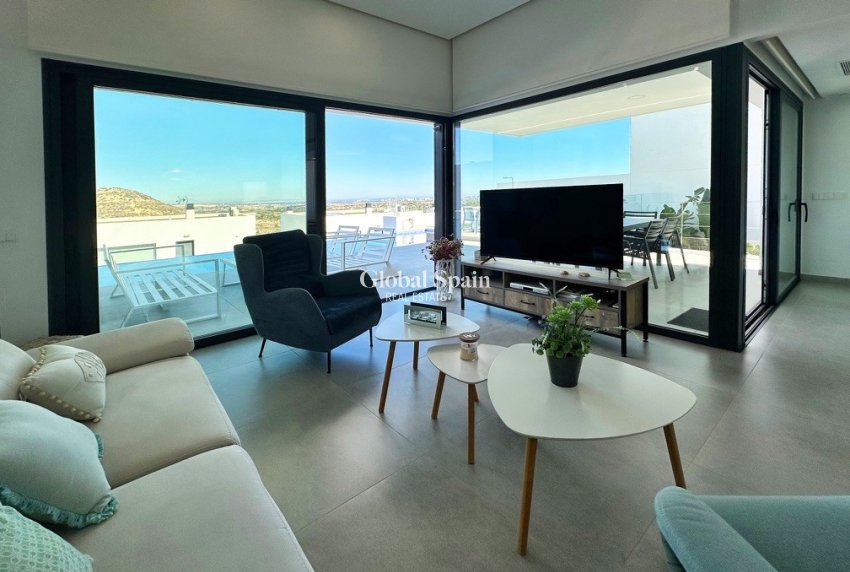 Revente - VILLA -
ROJALES - Inland