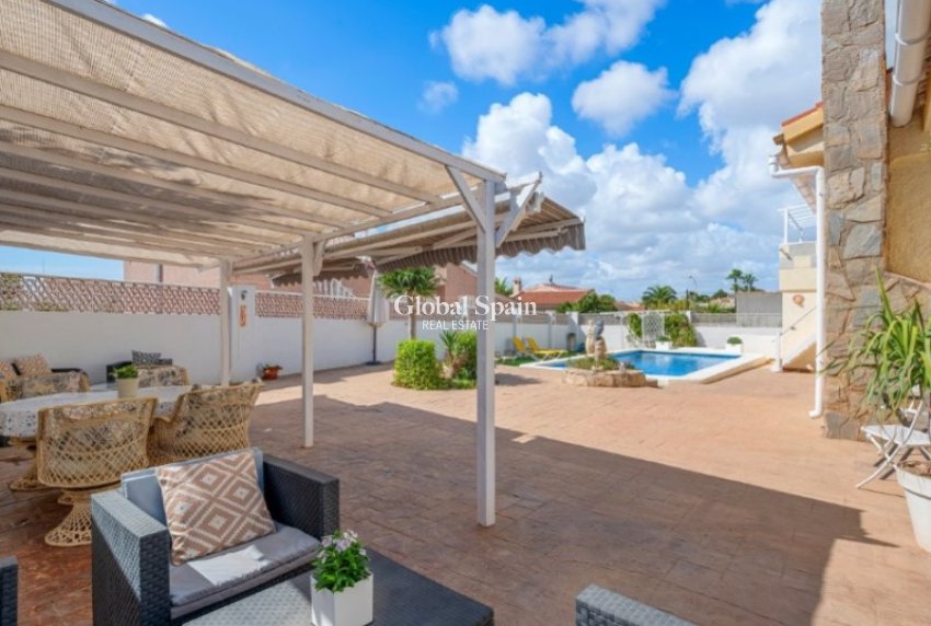 Revente - VILLA -
ROJALES - Inland