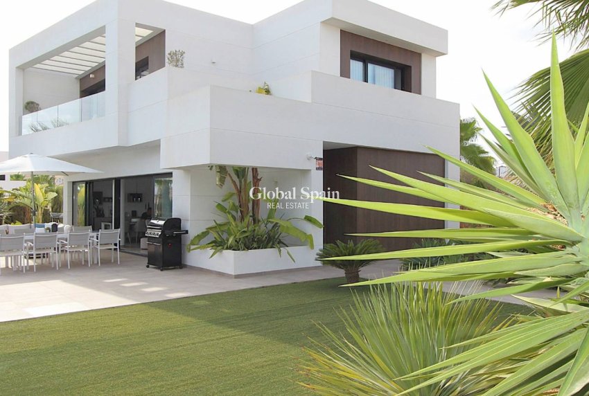 Revente - VILLA -
ROJALES - Inland