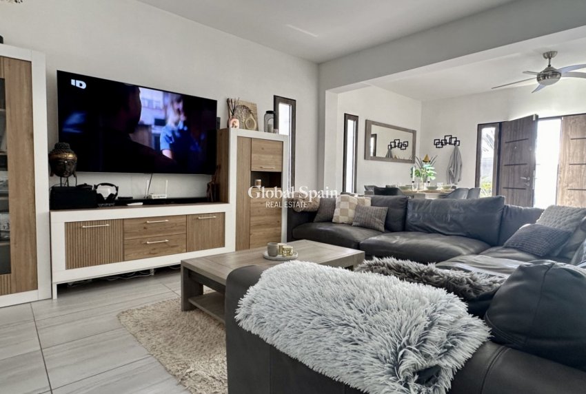 Revente - VILLA -
ROJALES - Inland