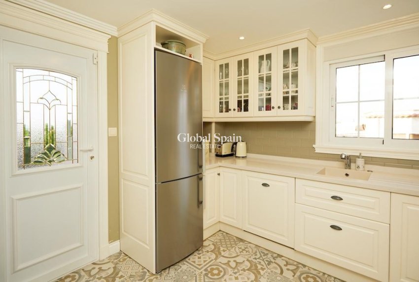 Revente - VILLA -
ROJALES - Inland