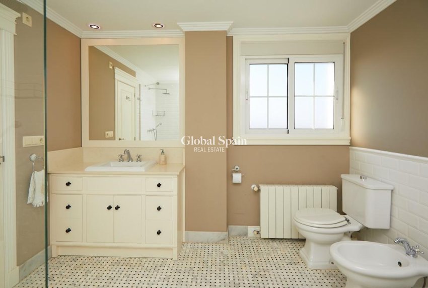 Revente - VILLA -
ROJALES - Inland