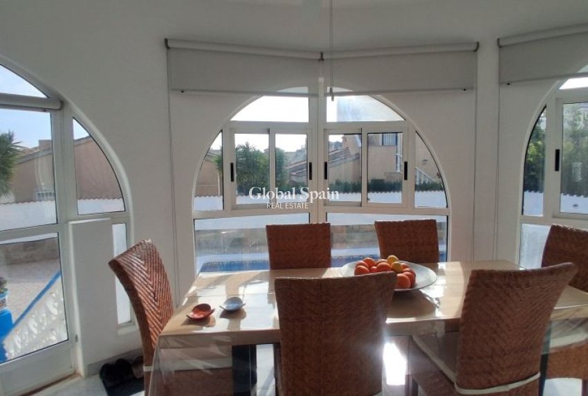 Revente - VILLA -
ROJALES - Inland