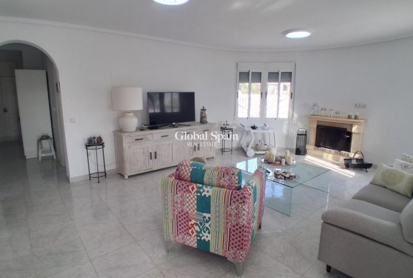 Revente - VILLA -
ROJALES - Inland