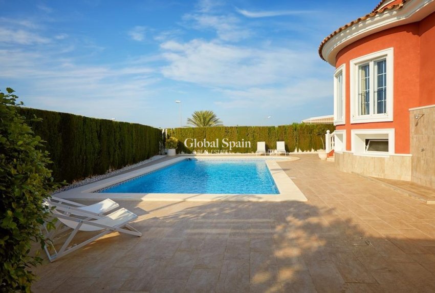 Revente - VILLA -
ROJALES - Inland