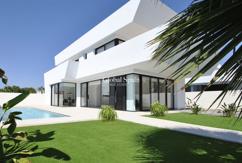 Revente - VILLA -
ROJALES - Inland