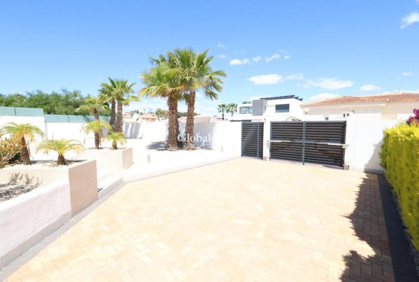 Revente - VILLA -
ROJALES - Inland