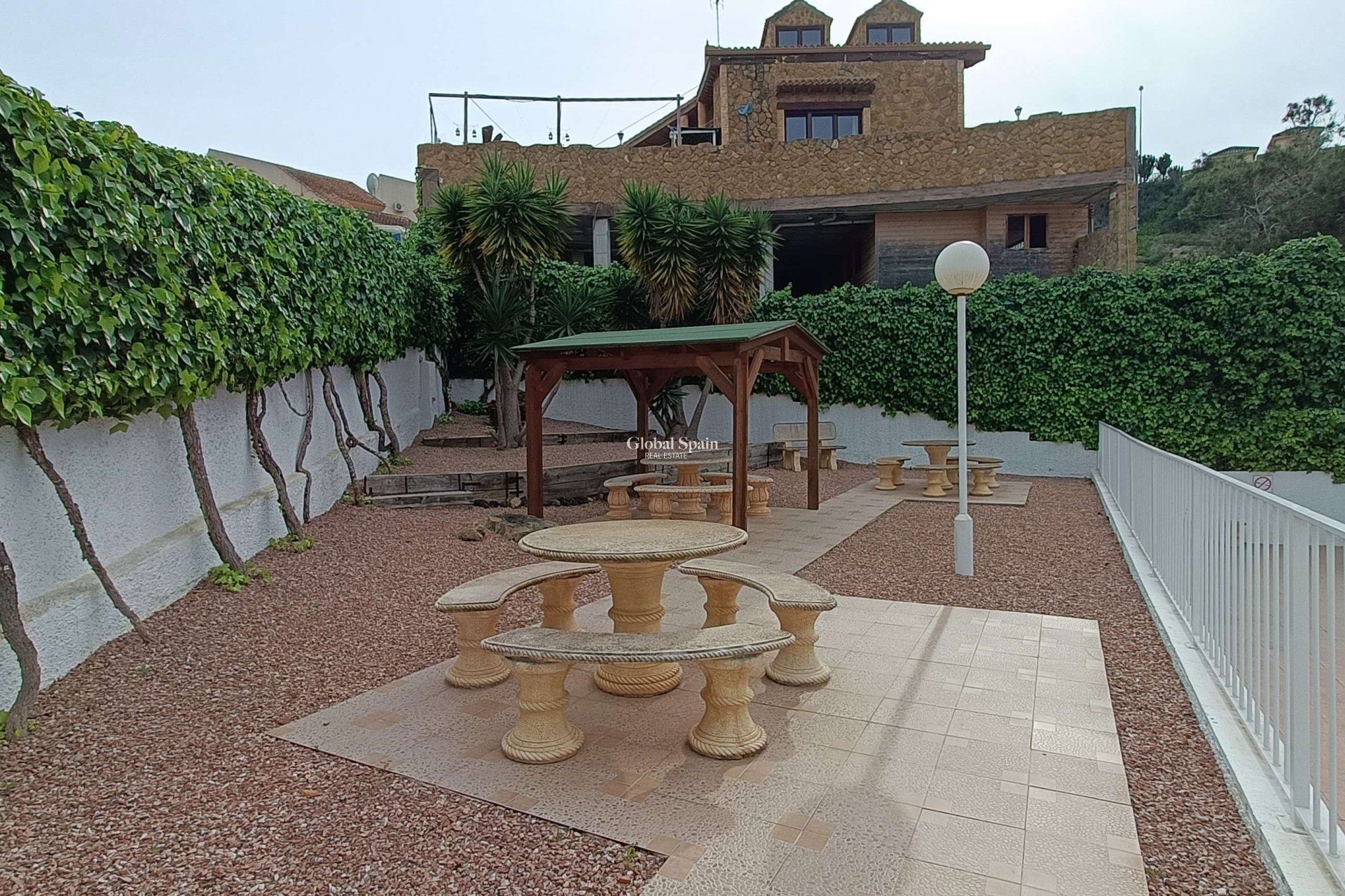 Revente - VILLA -
ROJALES - Inland