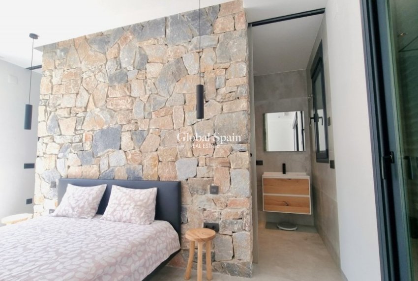 Revente - VILLA -
ROJALES - Inland