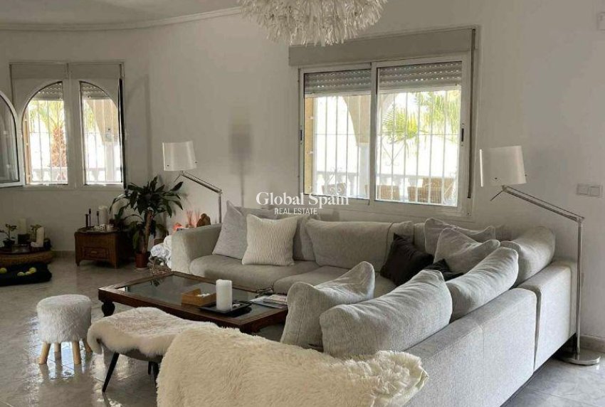 Revente - VILLA -
ROJALES - La Marquesa Golf