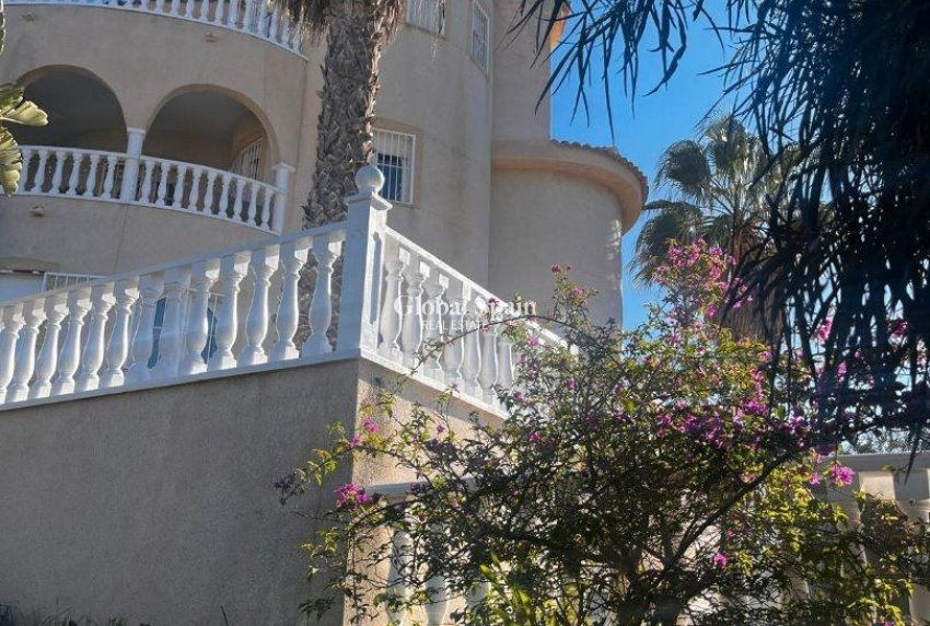 Revente - VILLA -
ROJALES - La Marquesa Golf