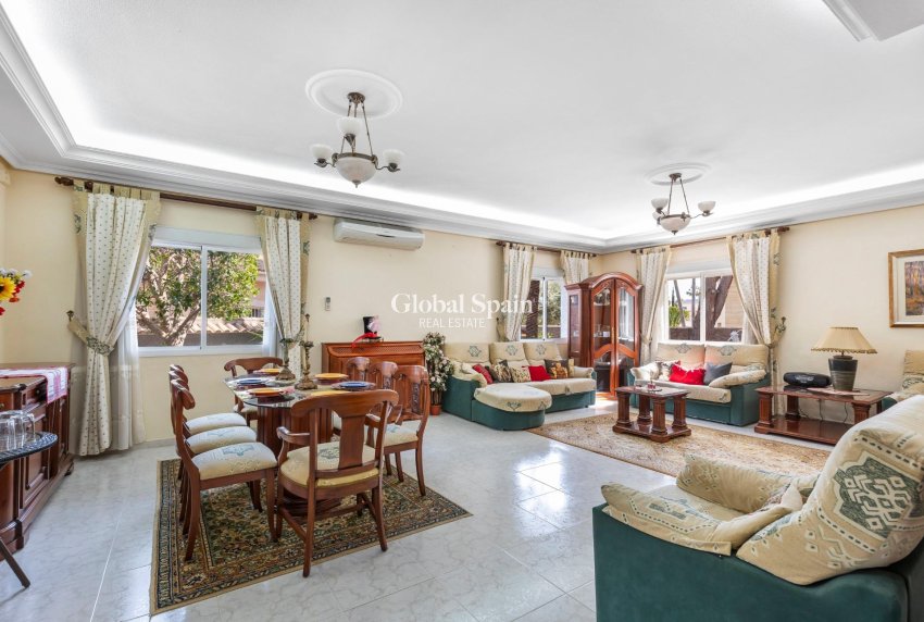 Revente - VILLA -
ROJALES - Pueblo Bravo