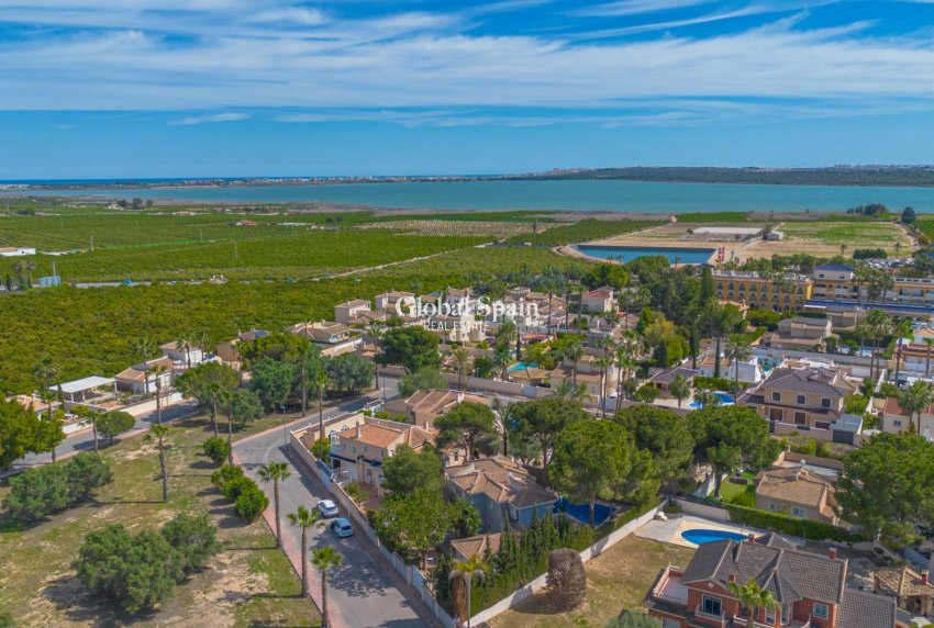 Revente - VILLA -
ROJALES - Pueblo Bravo