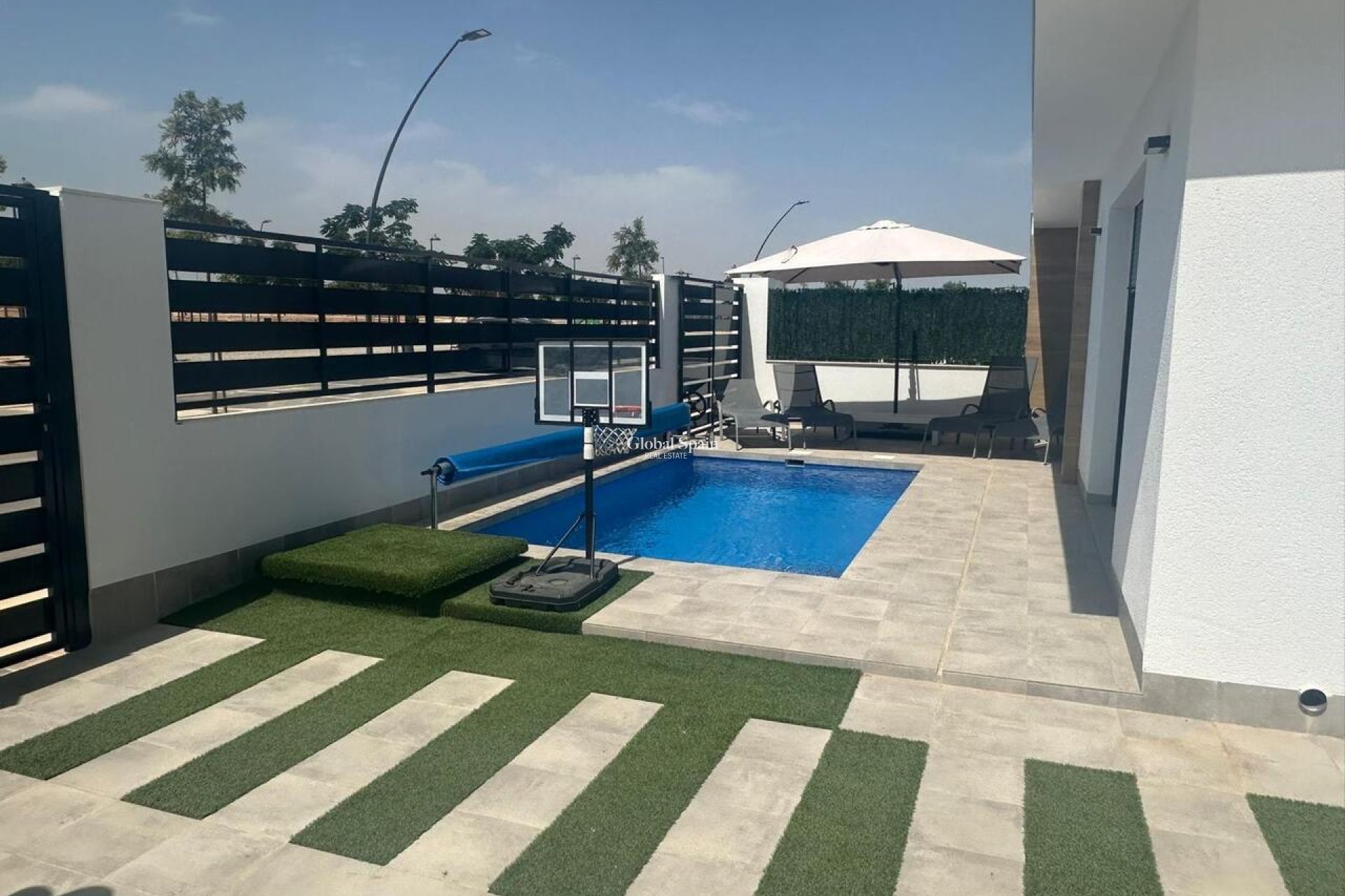 Revente - VILLA -
ROLDÁN - Inland