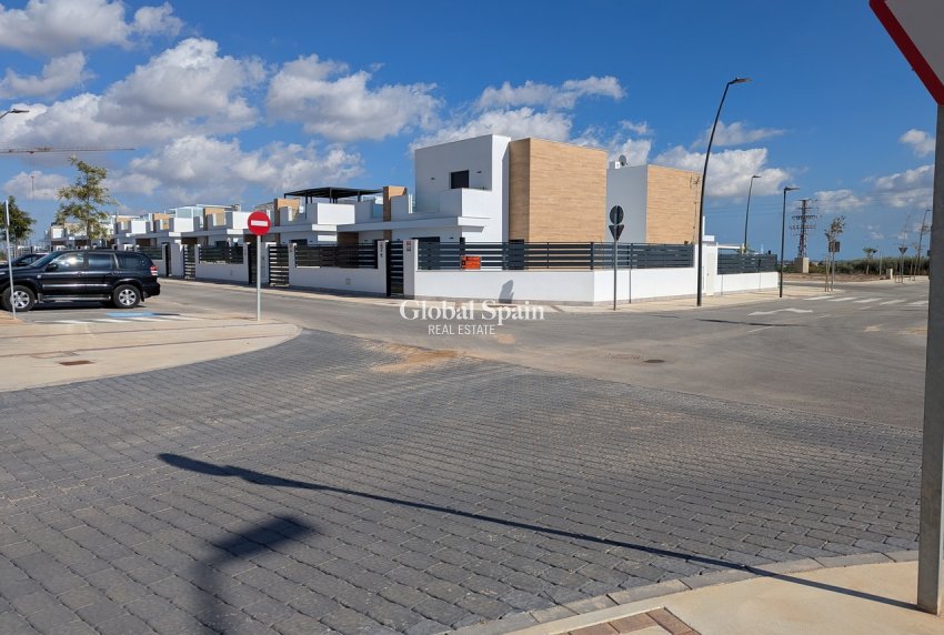 Revente - VILLA -
ROLDÁN - Inland