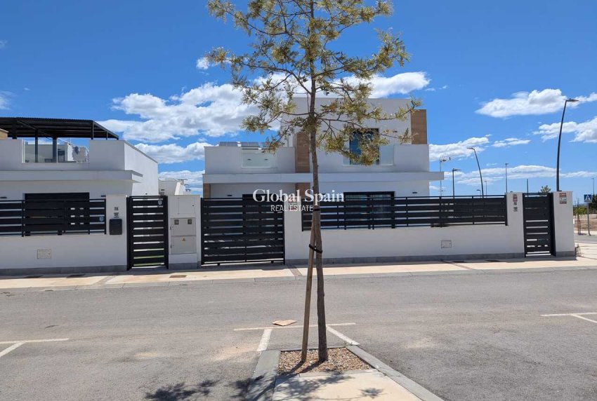 Revente - VILLA -
ROLDÁN - Inland
