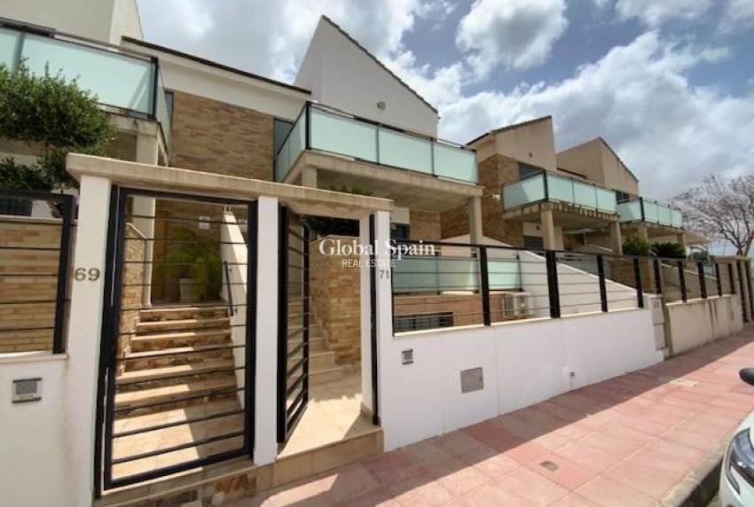 Revente - VILLA -
ROLDÁN - Inland