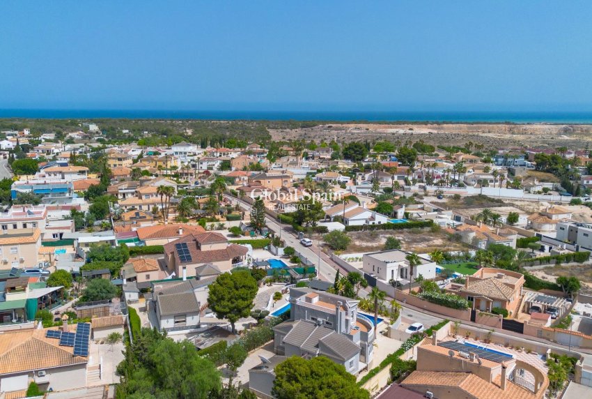 Revente - VILLA -
SAN FULGENCIO - Urb. La Marina