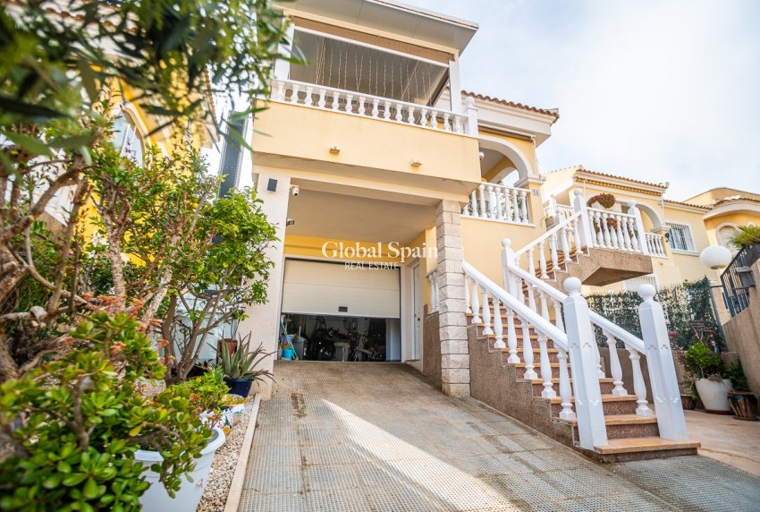 Revente - VILLA -
SAN FULGENCIO - urb.la marina