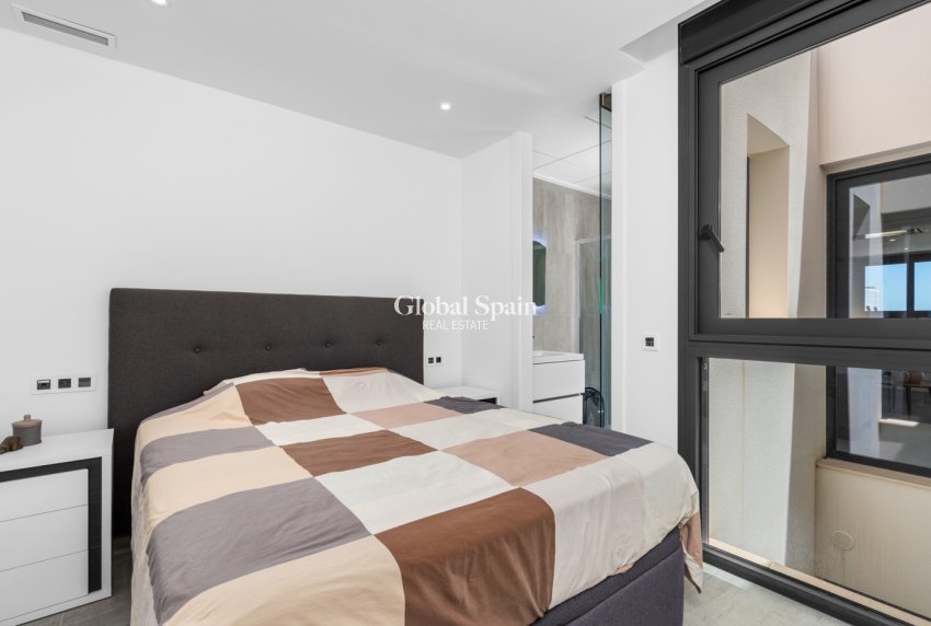 Revente - VILLA -
SAN MIGUEL DE SALINAS - Costa Blanca South