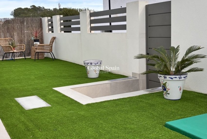 Revente - VILLA -
SAN MIGUEL DE SALINAS - Costa Blanca