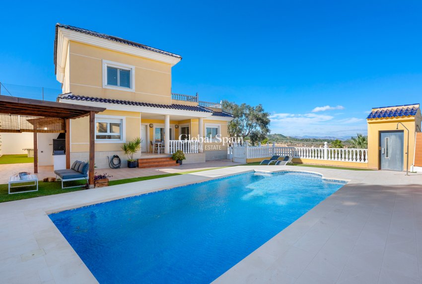 Revente - VILLA -
SAN MIGUEL DE SALINAS - Costa Blanca