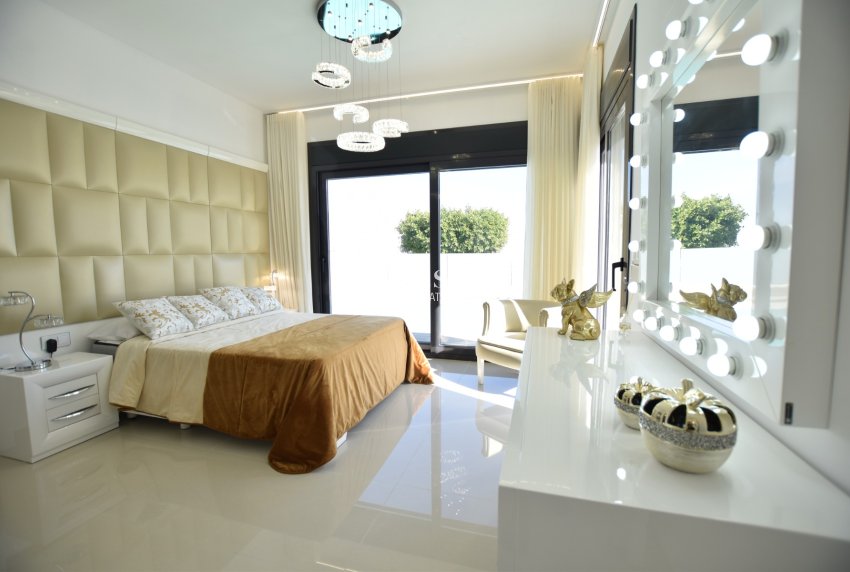 Revente - VILLA -
SAN MIGUEL DE SALINAS - Inland