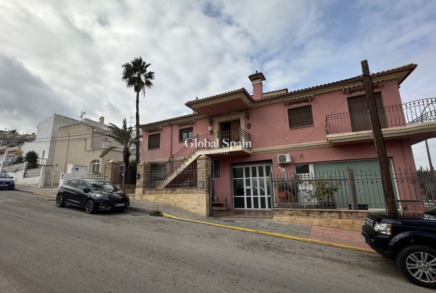 Revente - VILLA -
SAN MIGUEL DE SALINAS - Inland