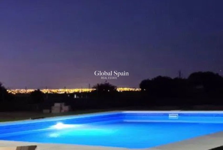 Revente - VILLA -
SAN MIGUEL DE SALINAS - Inland