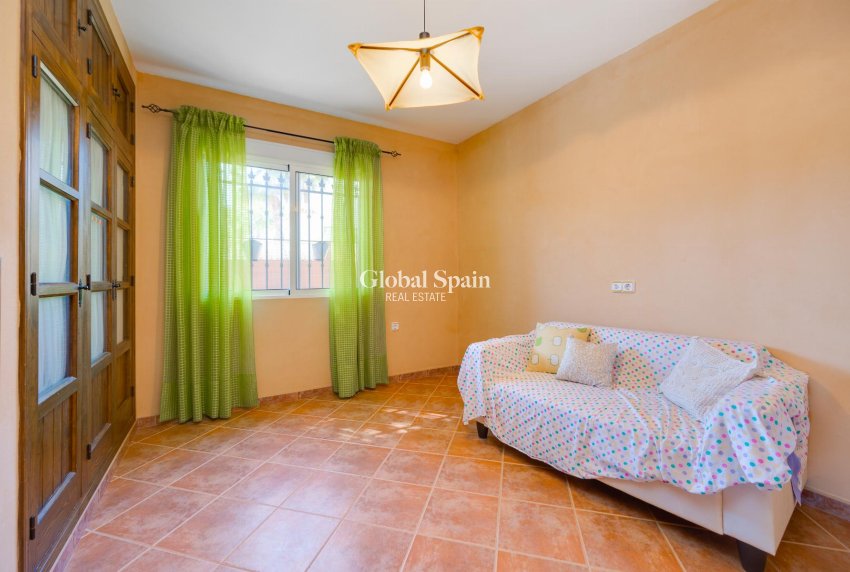 Revente - VILLA -
SAN MIGUEL DE SALINAS - Inland