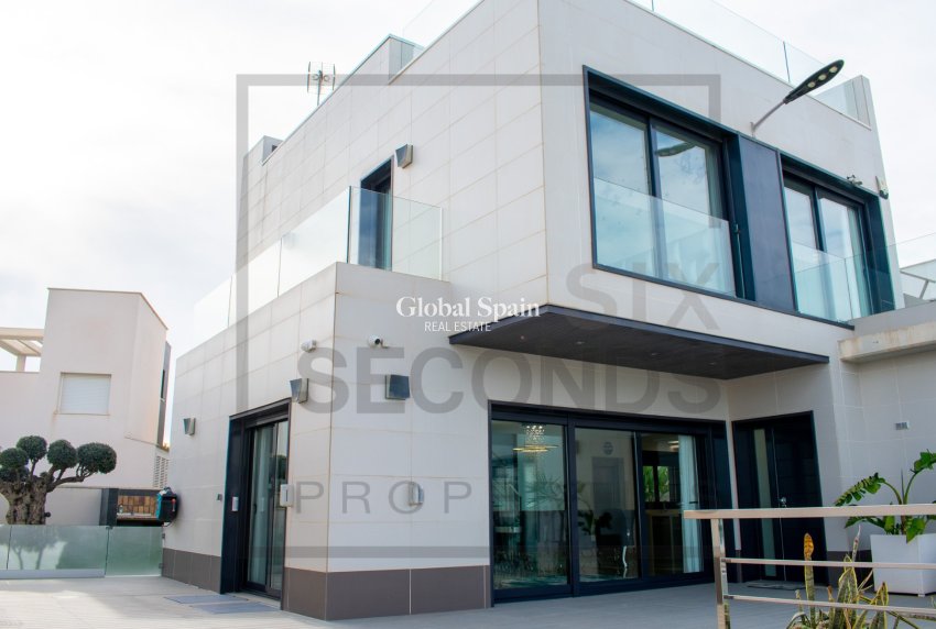 Revente - VILLA -
SAN MIGUEL DE SALINAS - Urbanizaciones