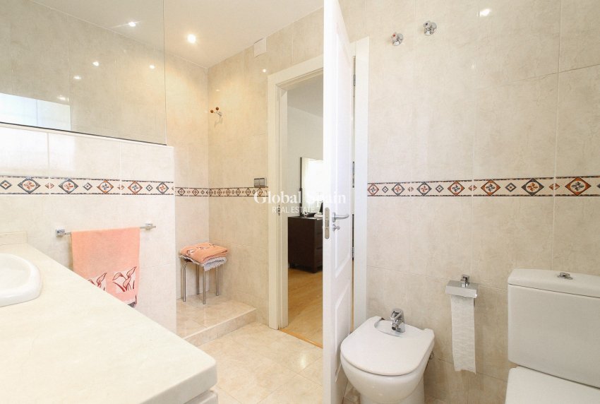 Revente - VILLA -
SAN VICENTE DEL RASPEIG - Inland