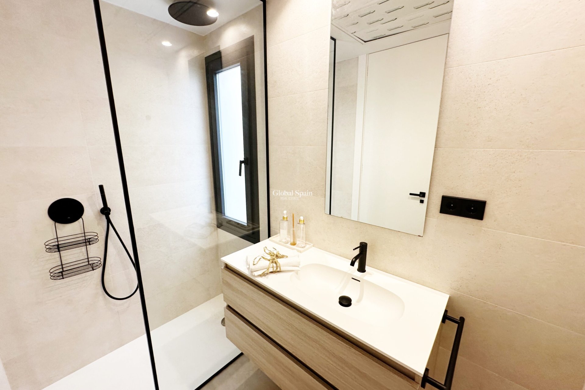 Revente - VILLA -
SANTA ROSALÍA - Inland