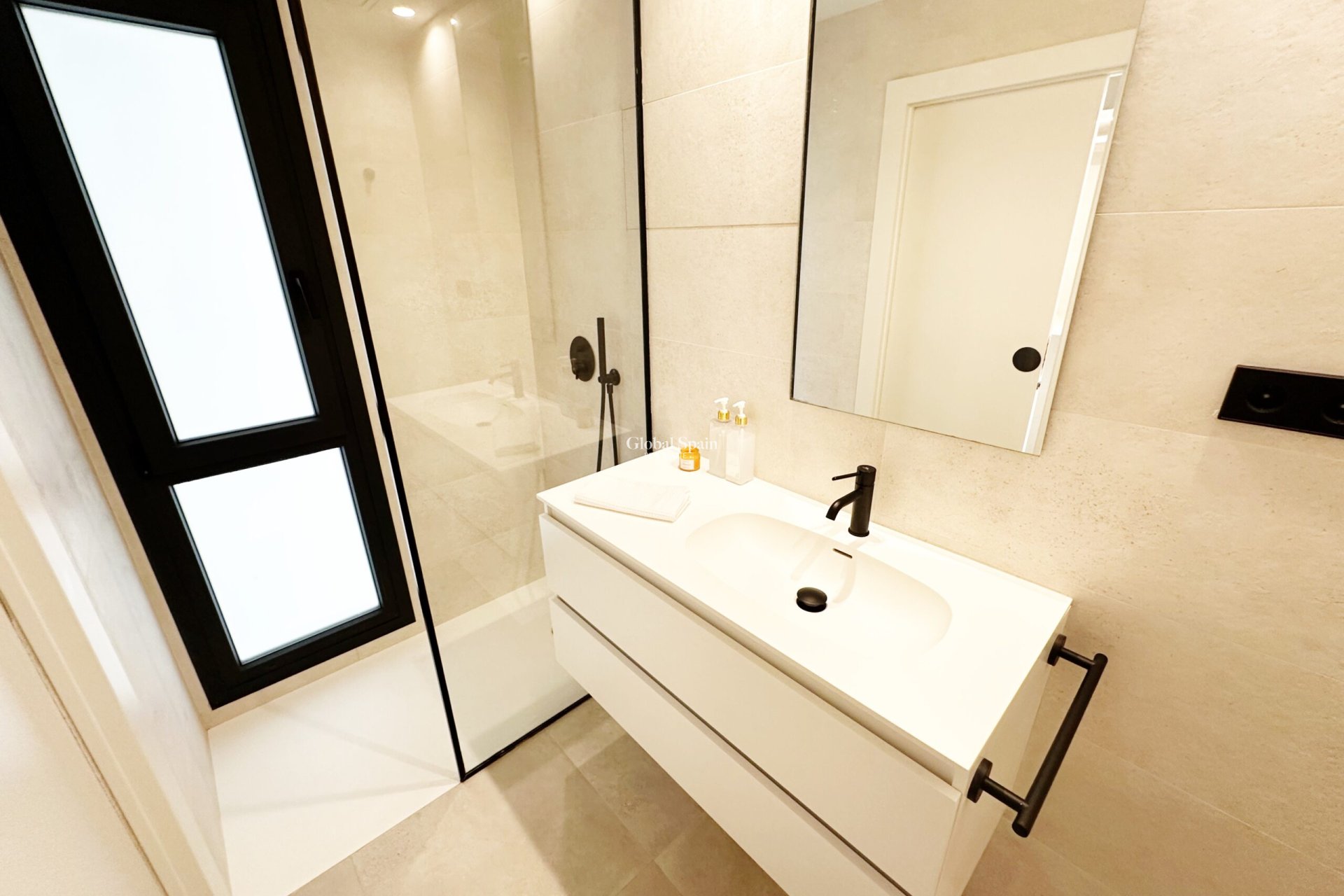 Revente - VILLA -
SANTA ROSALÍA - Inland