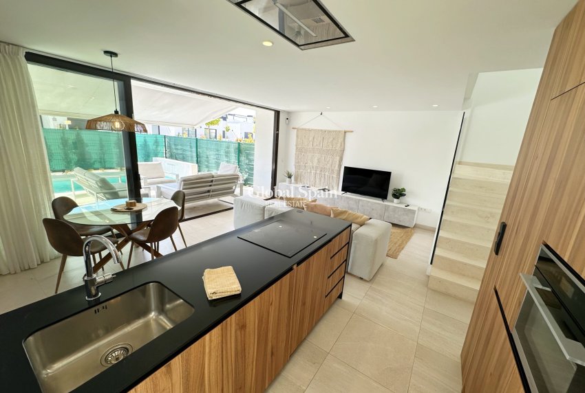 Revente - VILLA -
SANTA ROSALÍA - Inland